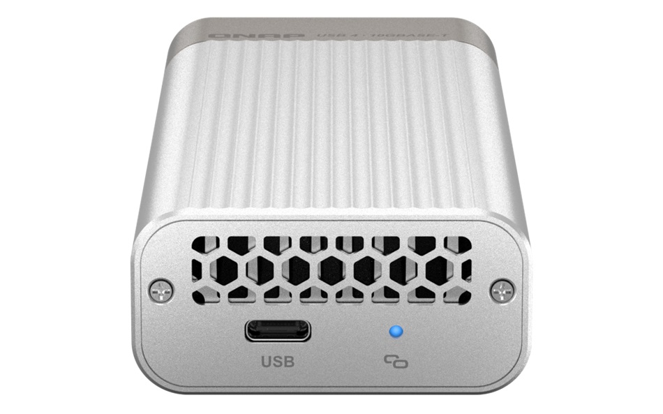 Obrázek QNAP QNA-UC10G1T - adaptér USB 4 (podpora Thunderbolt 3 a 4) na 10GbE NBASE-T (pasivní chlazení)